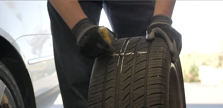 Marking a bolt on a flat tire